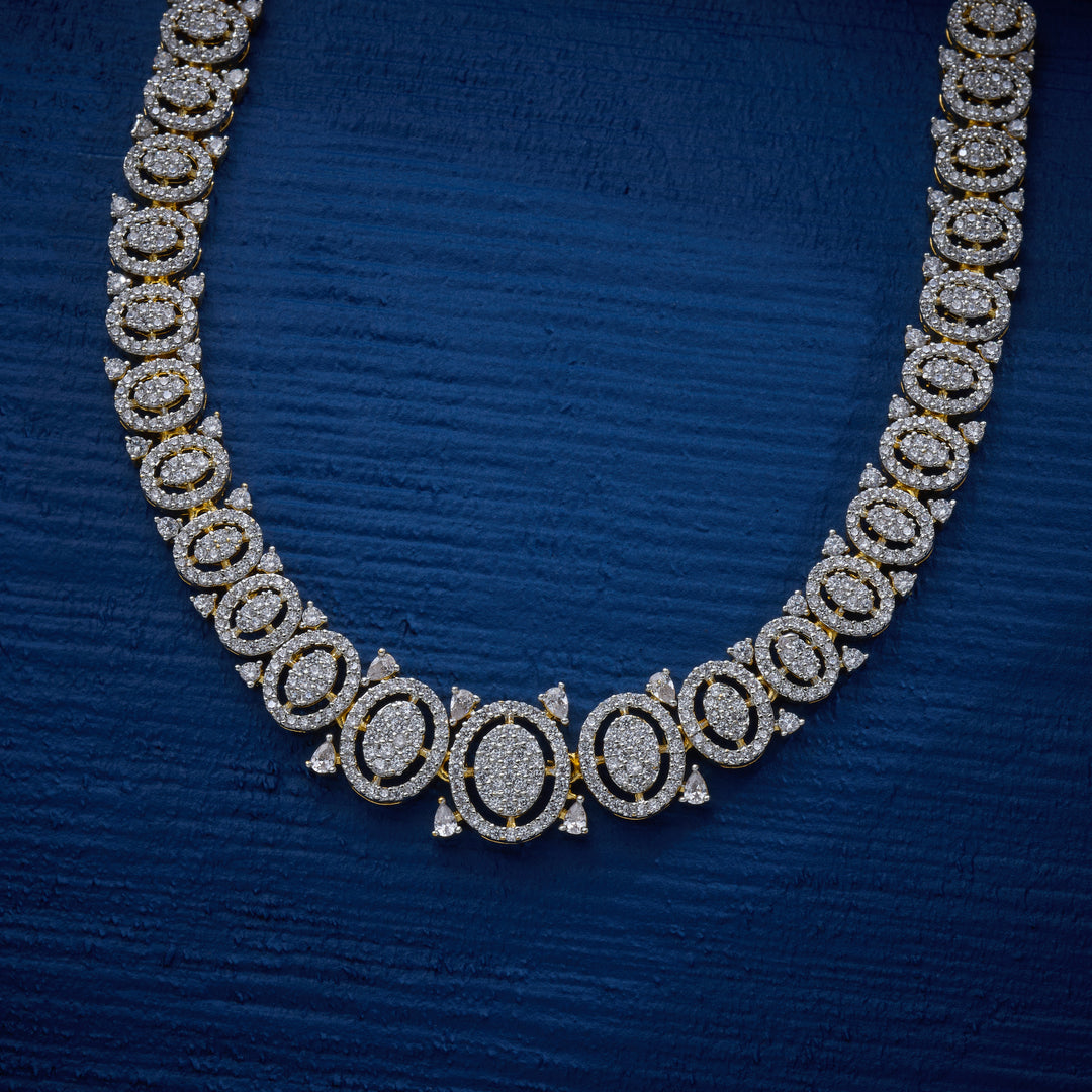 Queen’s Curve Choker Set