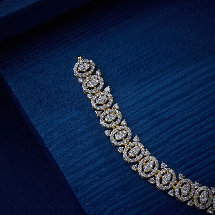 Queen’s Curve Choker Set