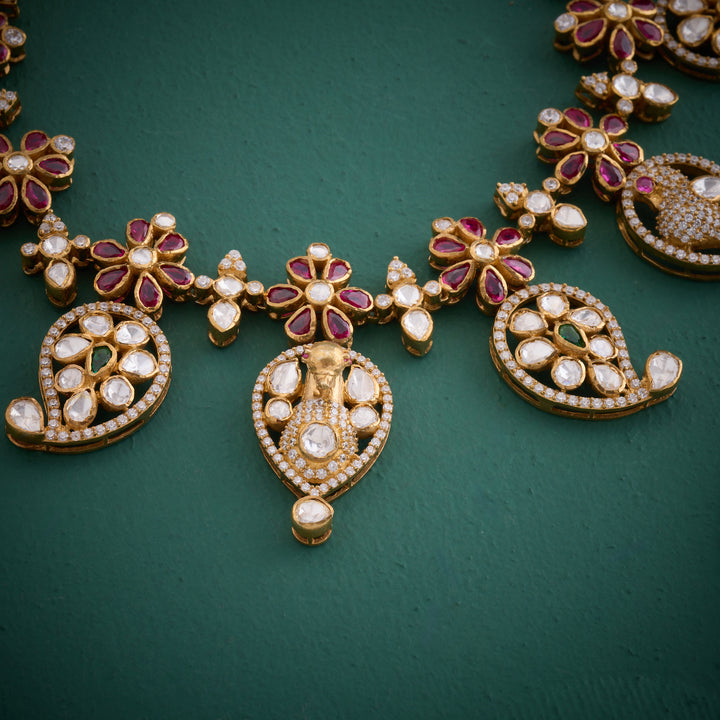 Queen’s Paisley Necklace Set