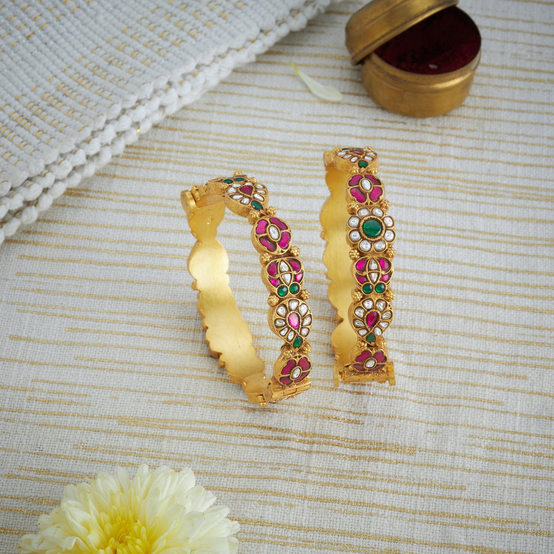 Suvarnika Kundan Bangles
