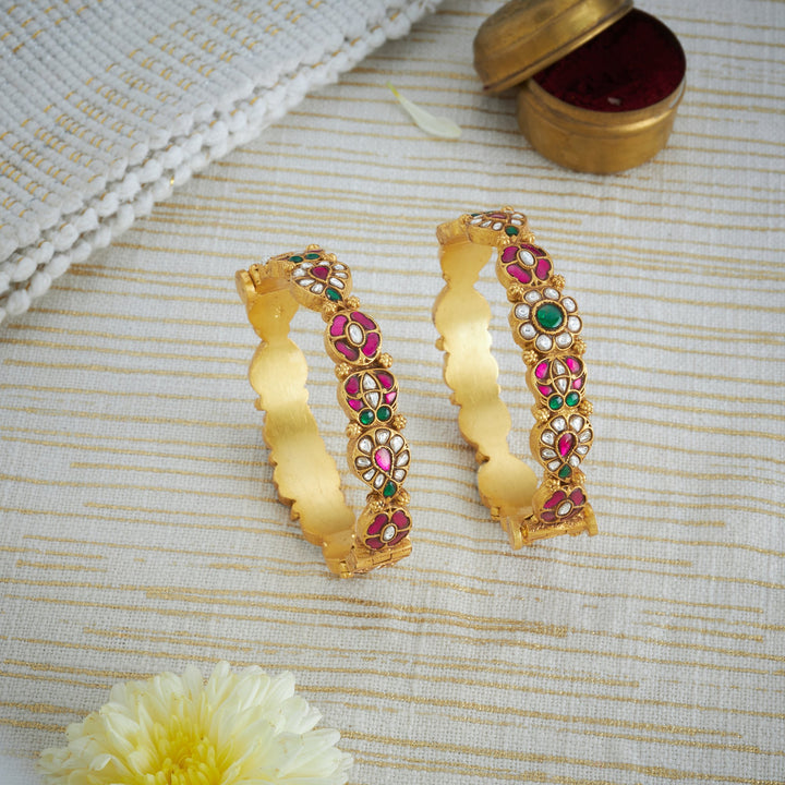 Suvarnika Kundan Bangles