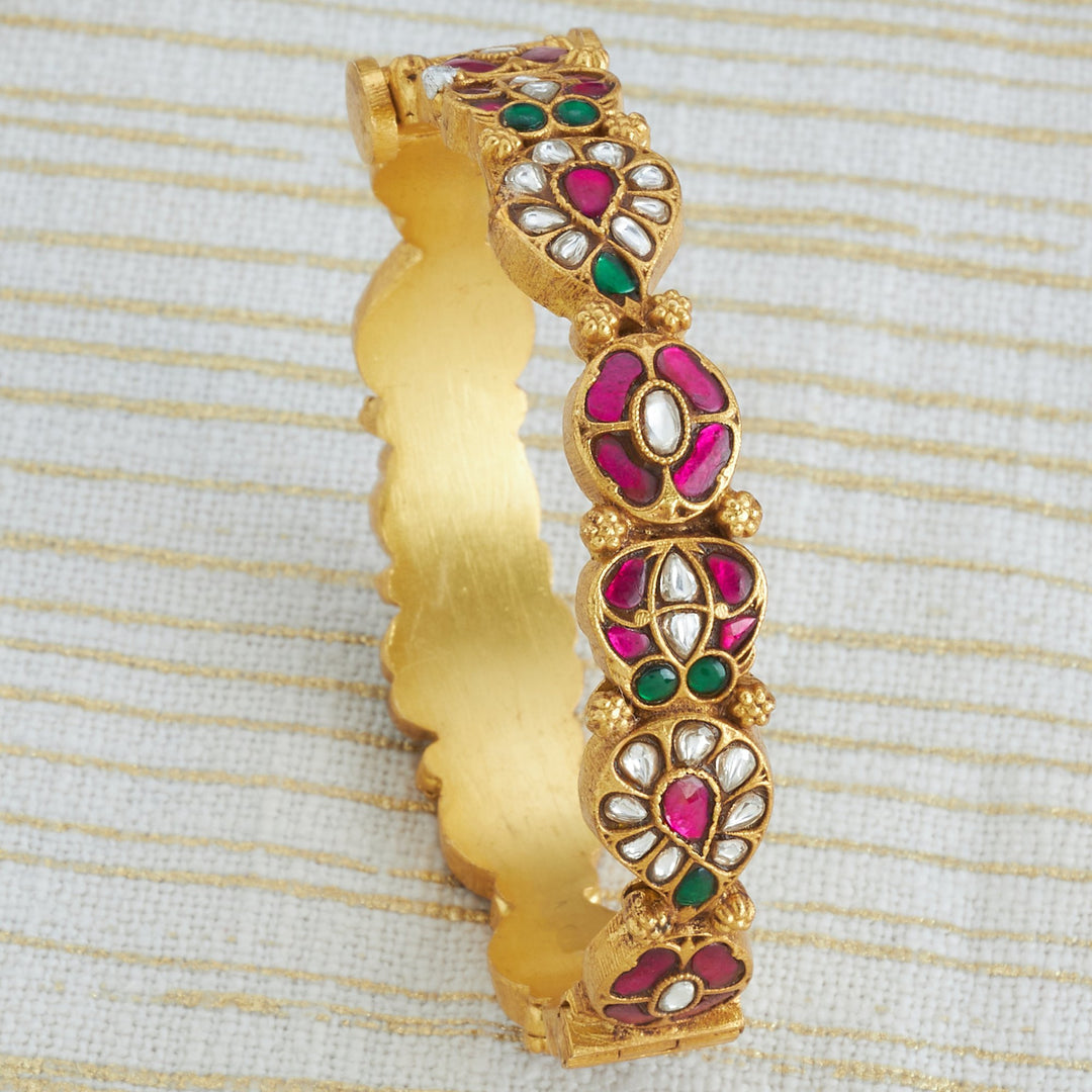 Suvarnika Kundan Bangles