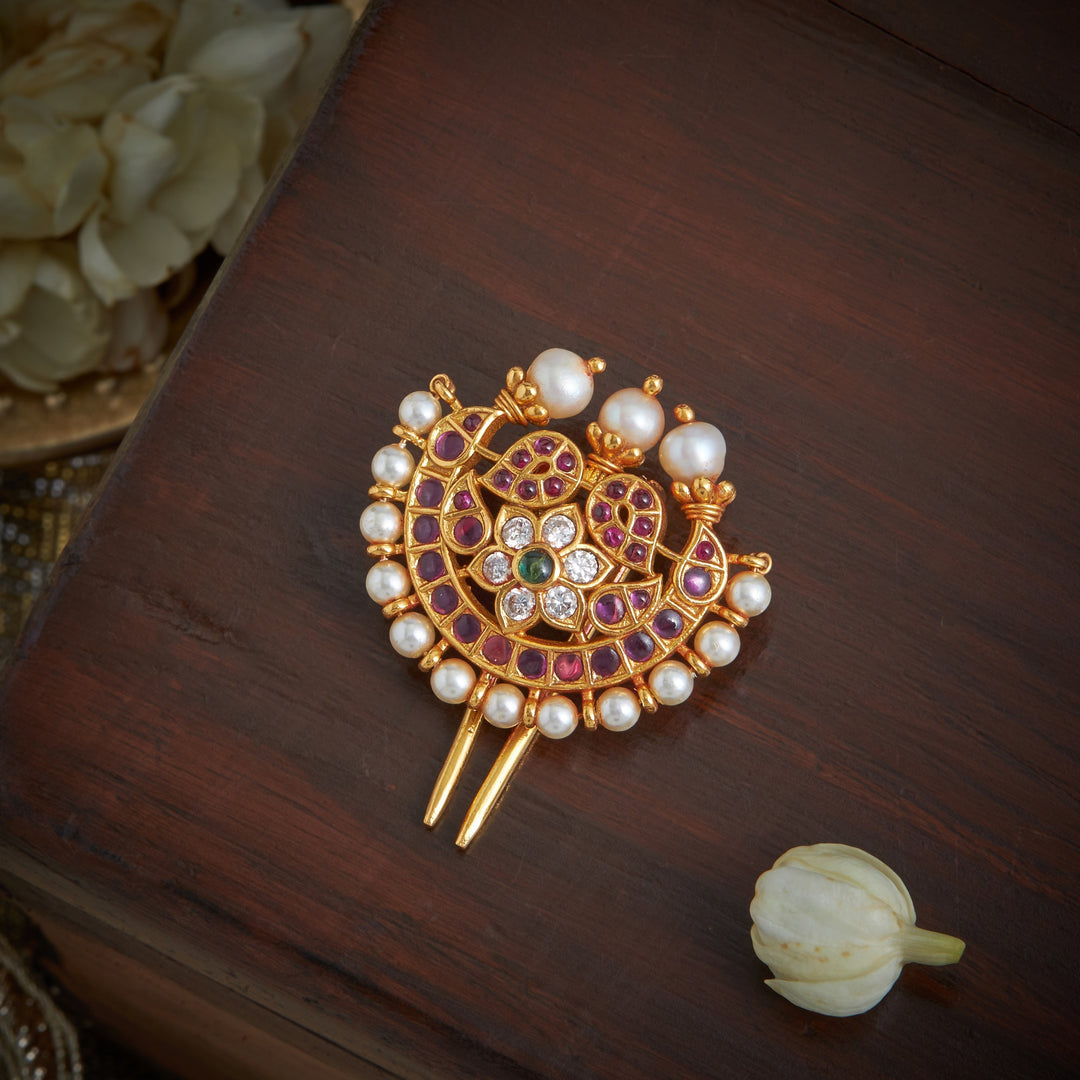 Arka Chandra Kundan Set