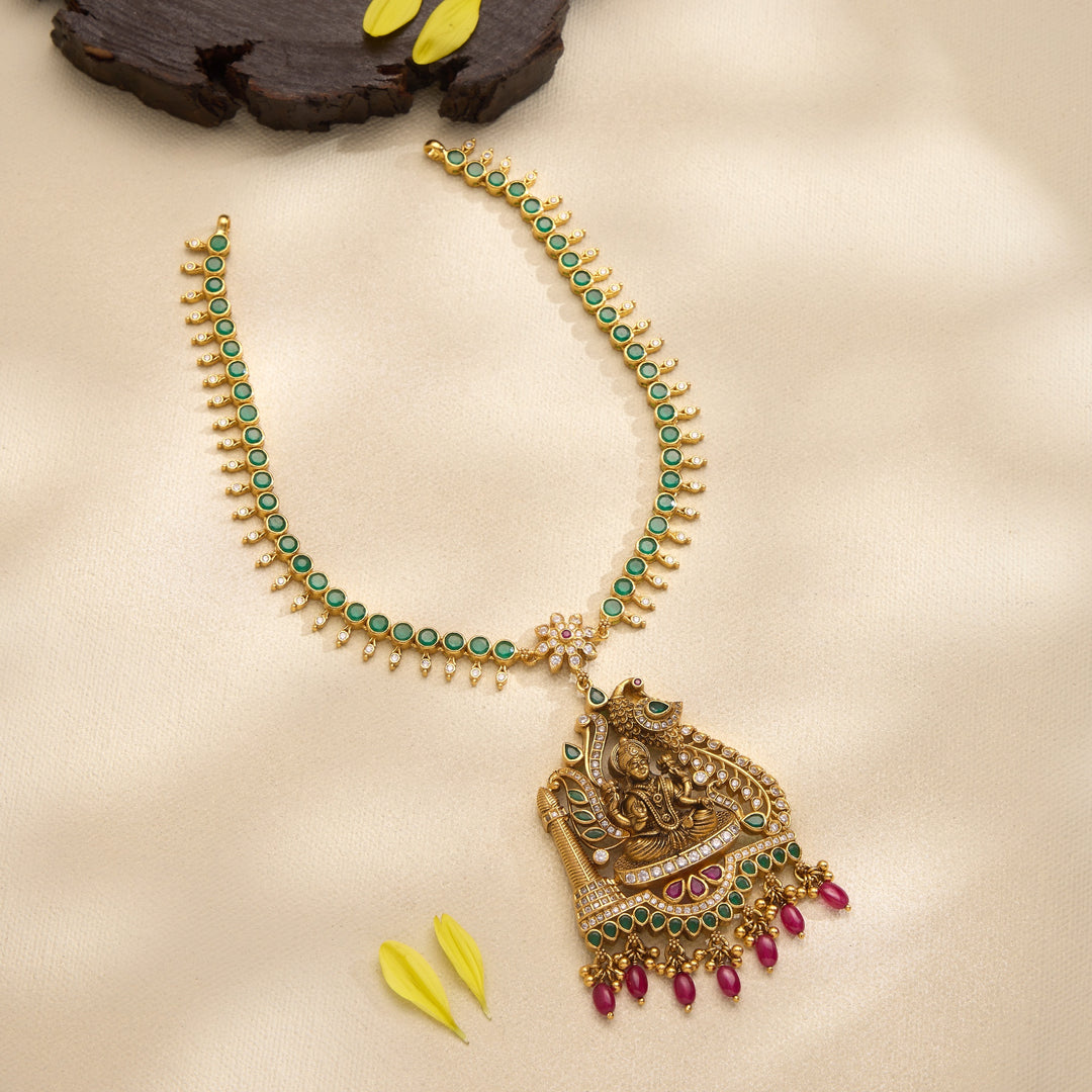 Sarini Lakshmi Short Necklace