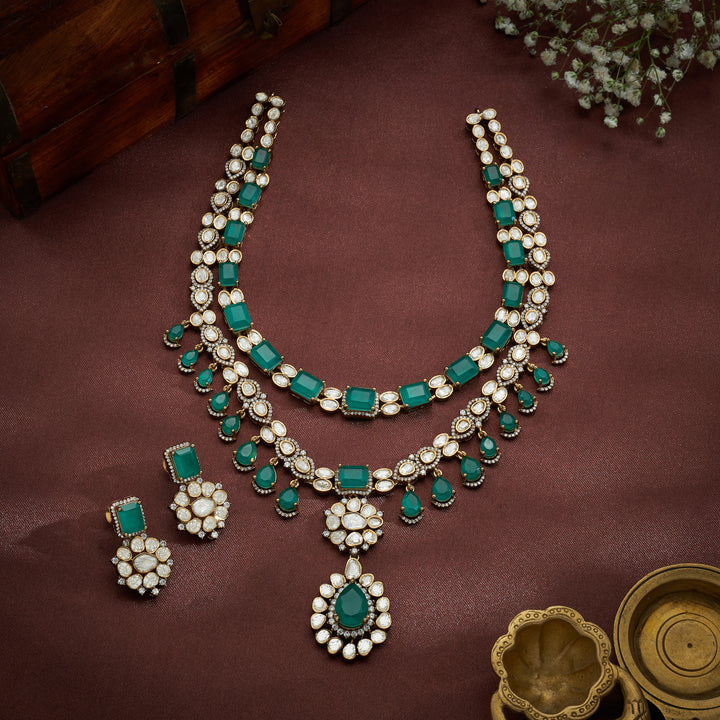 Pravika Victorian Necklace Set