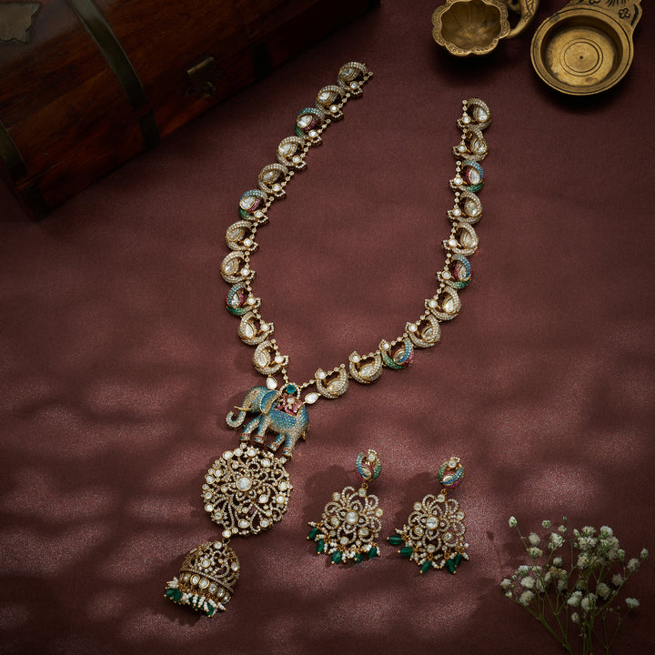 Gajessa Pallais Necklace Set