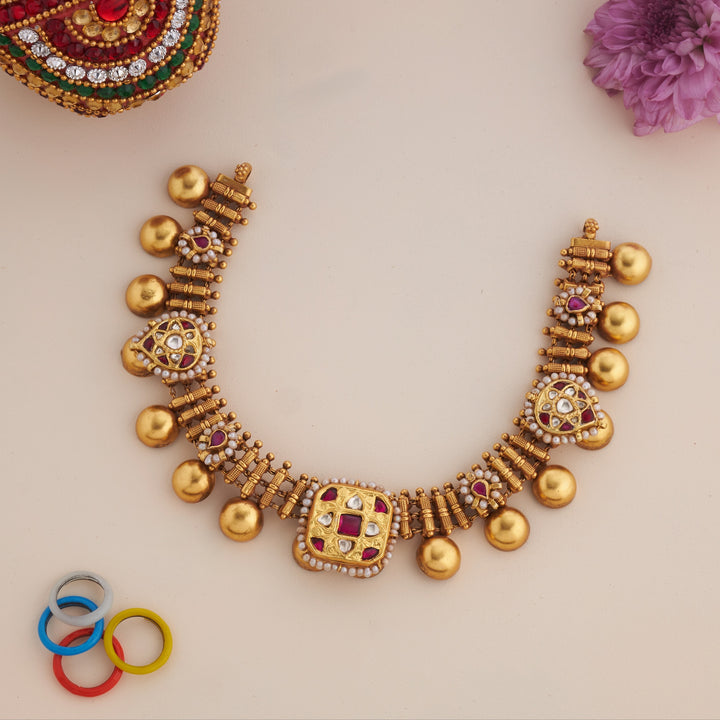 Kanira Choker