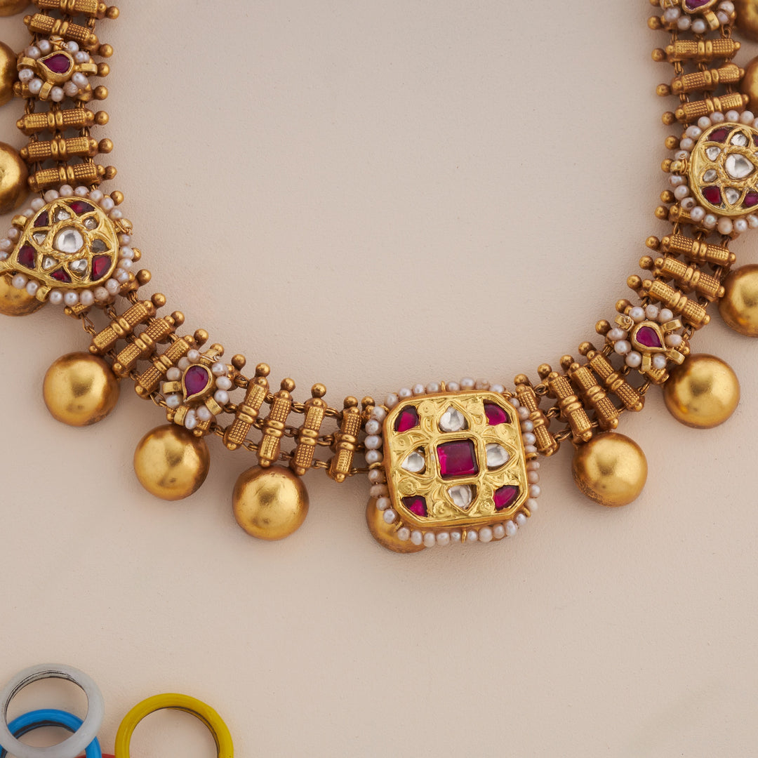 Kanira Choker