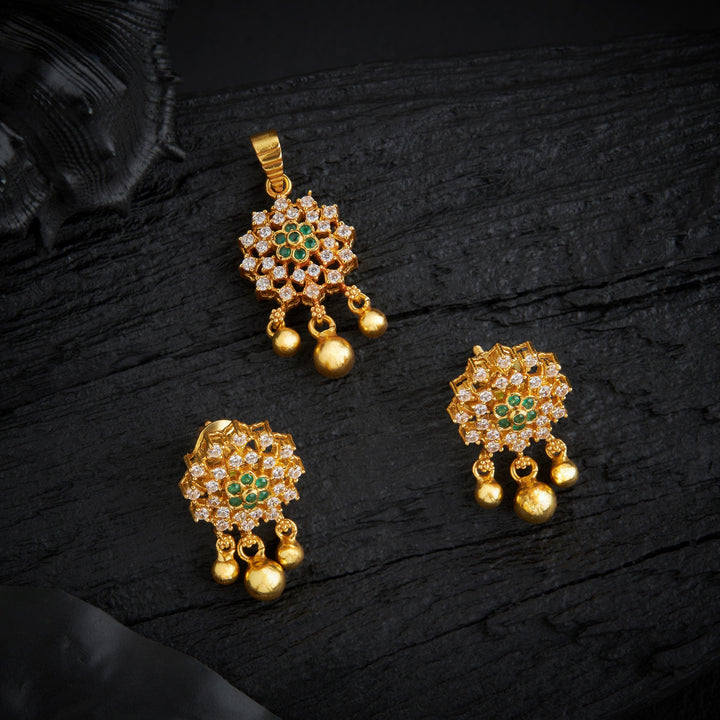 Panna-Pushp Stone Pendant Set