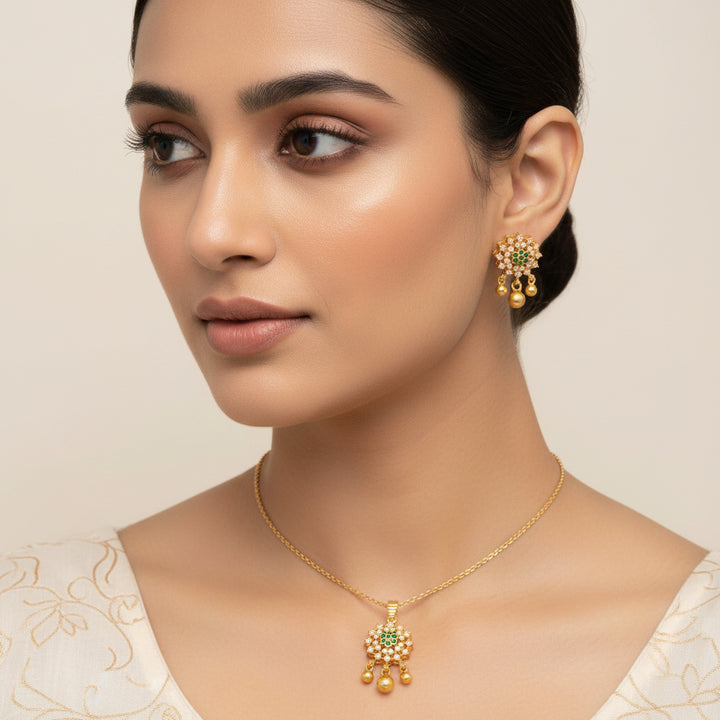 Panna-Pushp Stone Pendant Set