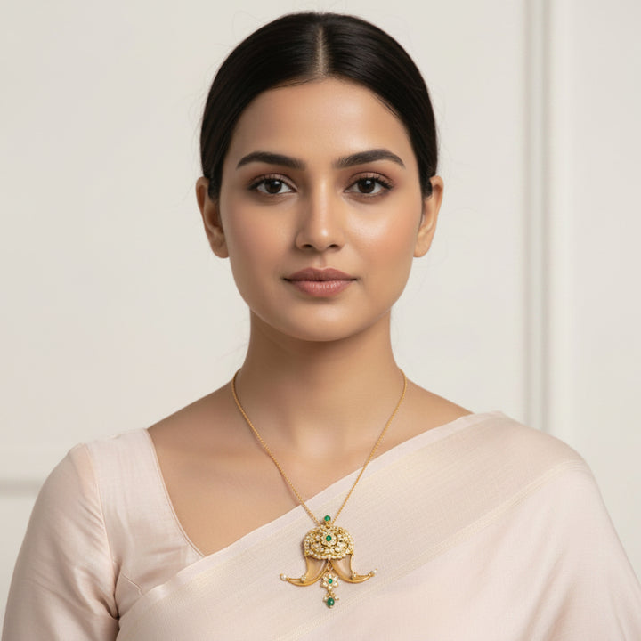 Avenra Stone Pendant