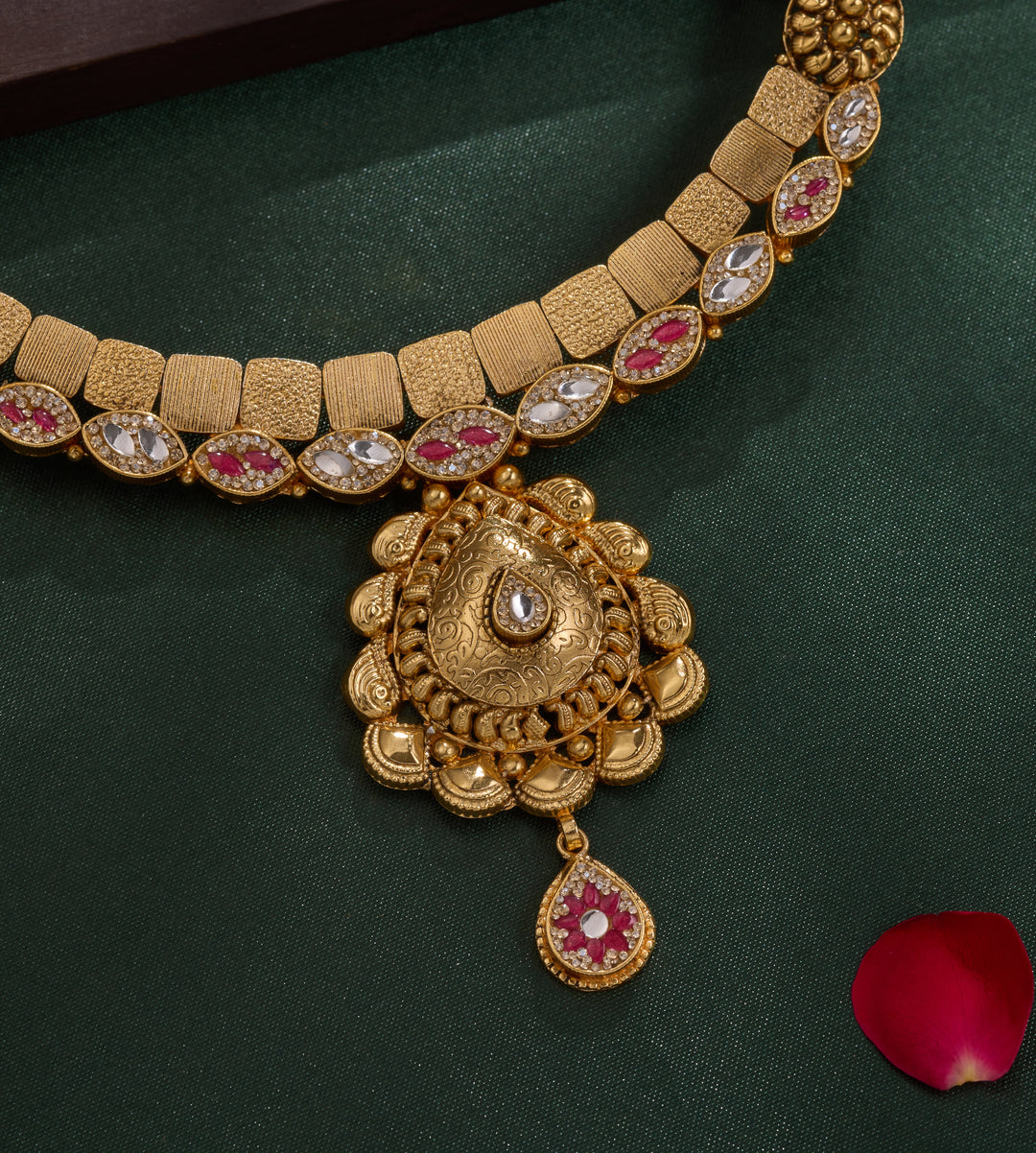 Floraaura Necklace Set