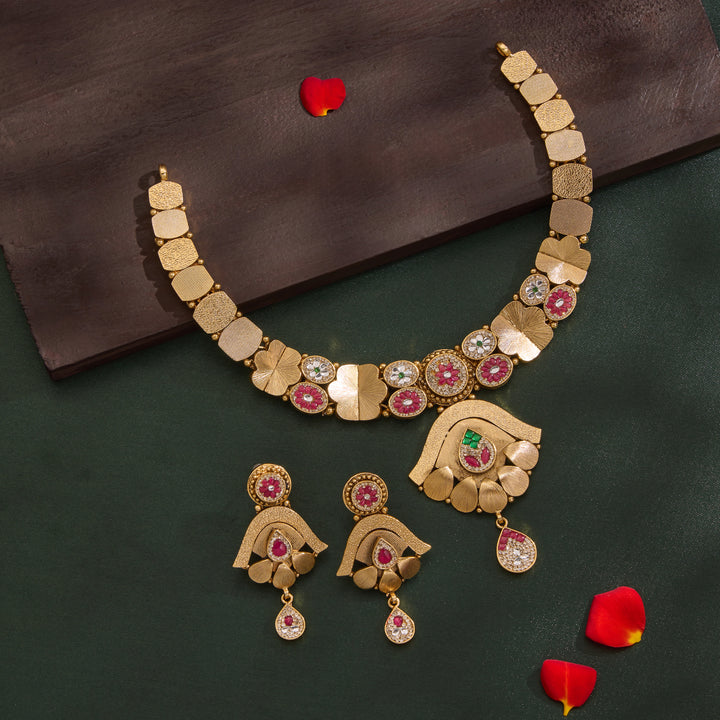Ishira Goldline Necklace Set