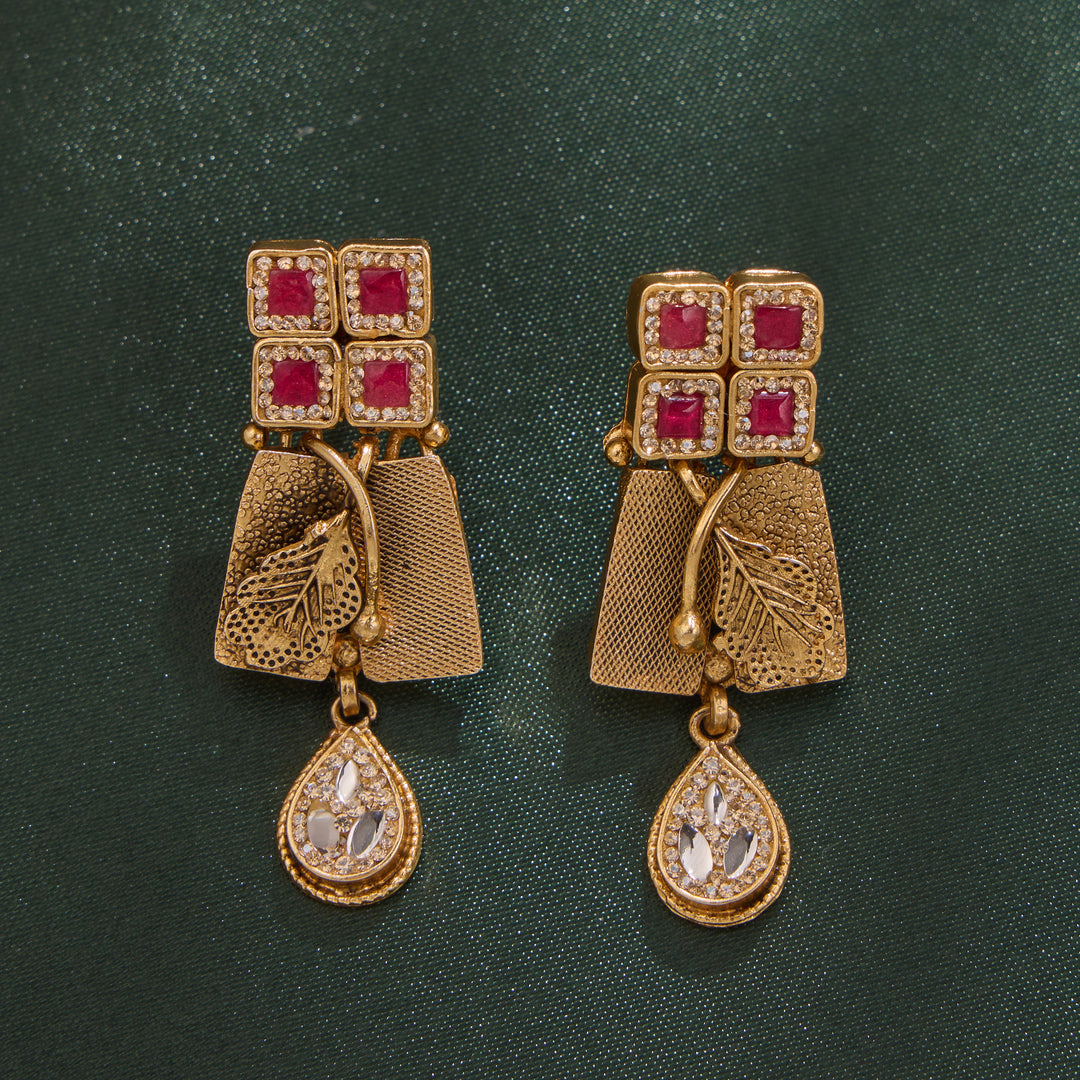 Kesarika Necklace Set