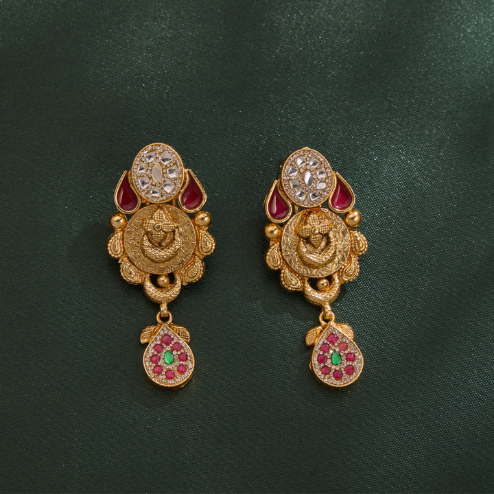 Elvika Gold Necklace Set