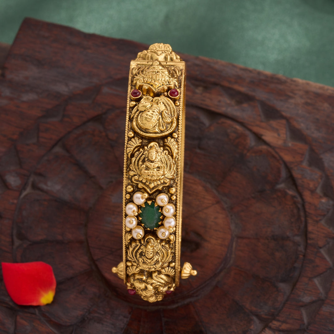 Dhanlakshika Nakshi Bangles