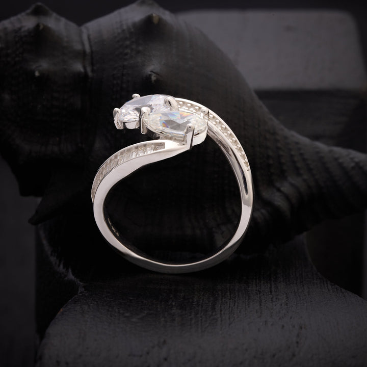 Halo-Pear Whisper Ring
