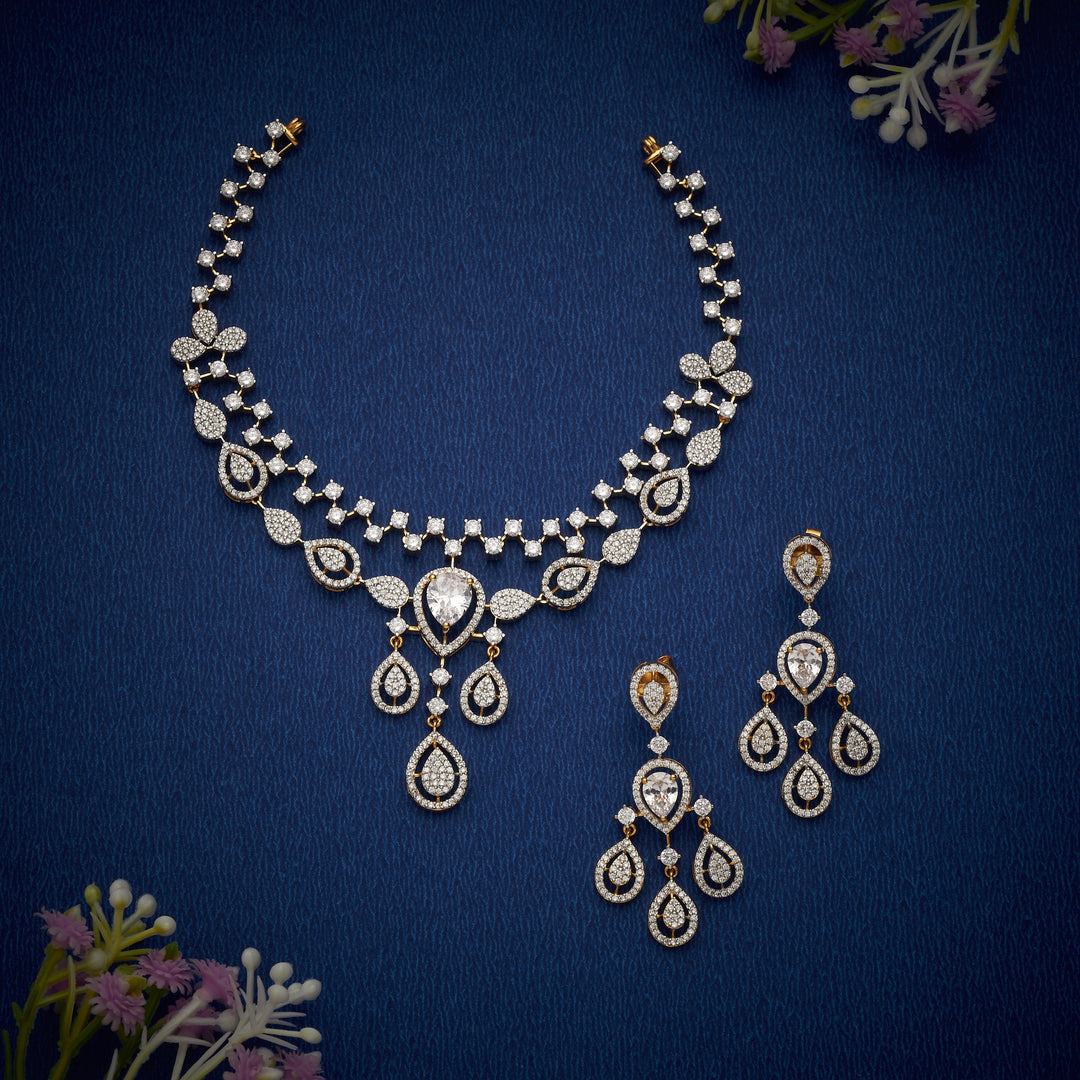 Gold Courtyard Necklace Set