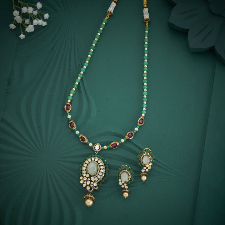 Victoraine Noire Necklace Set