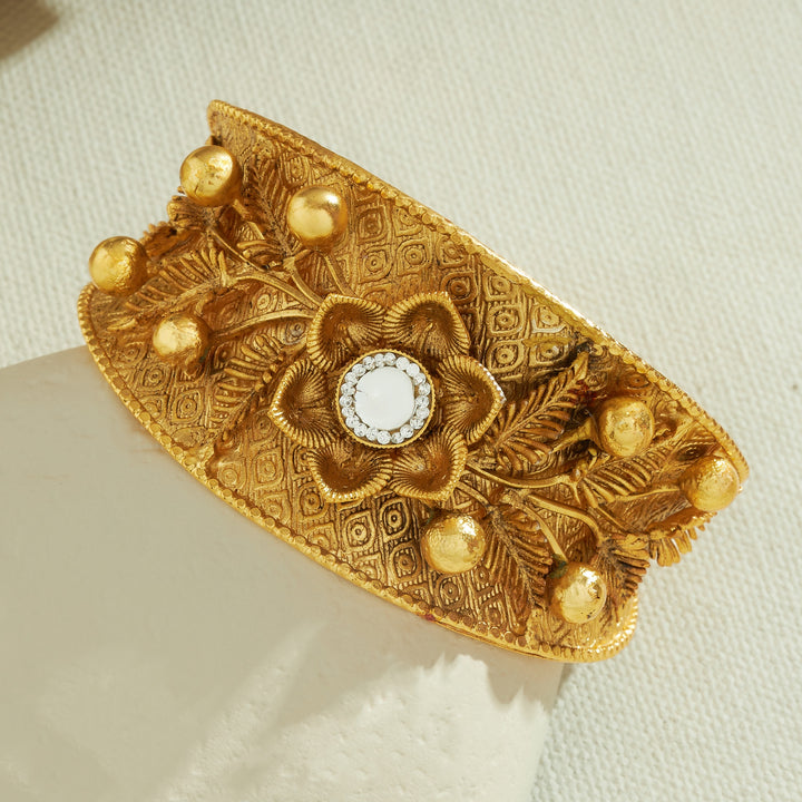Srinyra Antique Kada