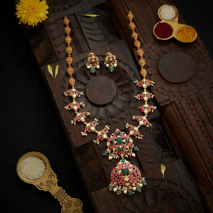 Gulshara Kundan Necklace Set