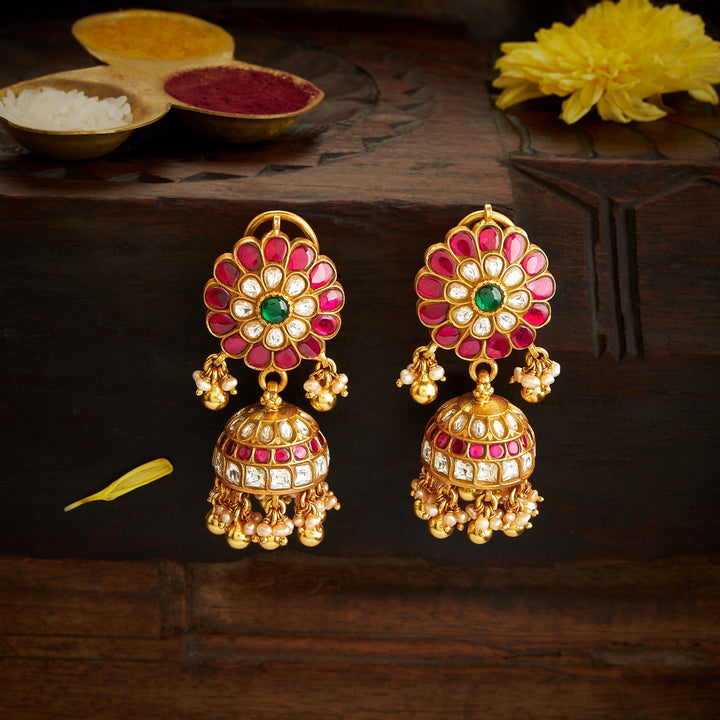 Vedaishri Kundan Jhumki