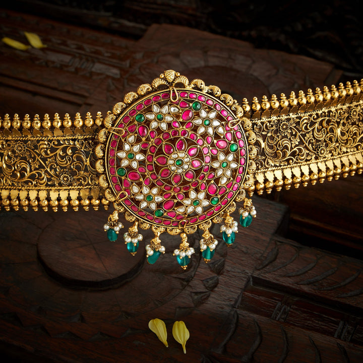 Svarnisha Kundan Oddiyanam
