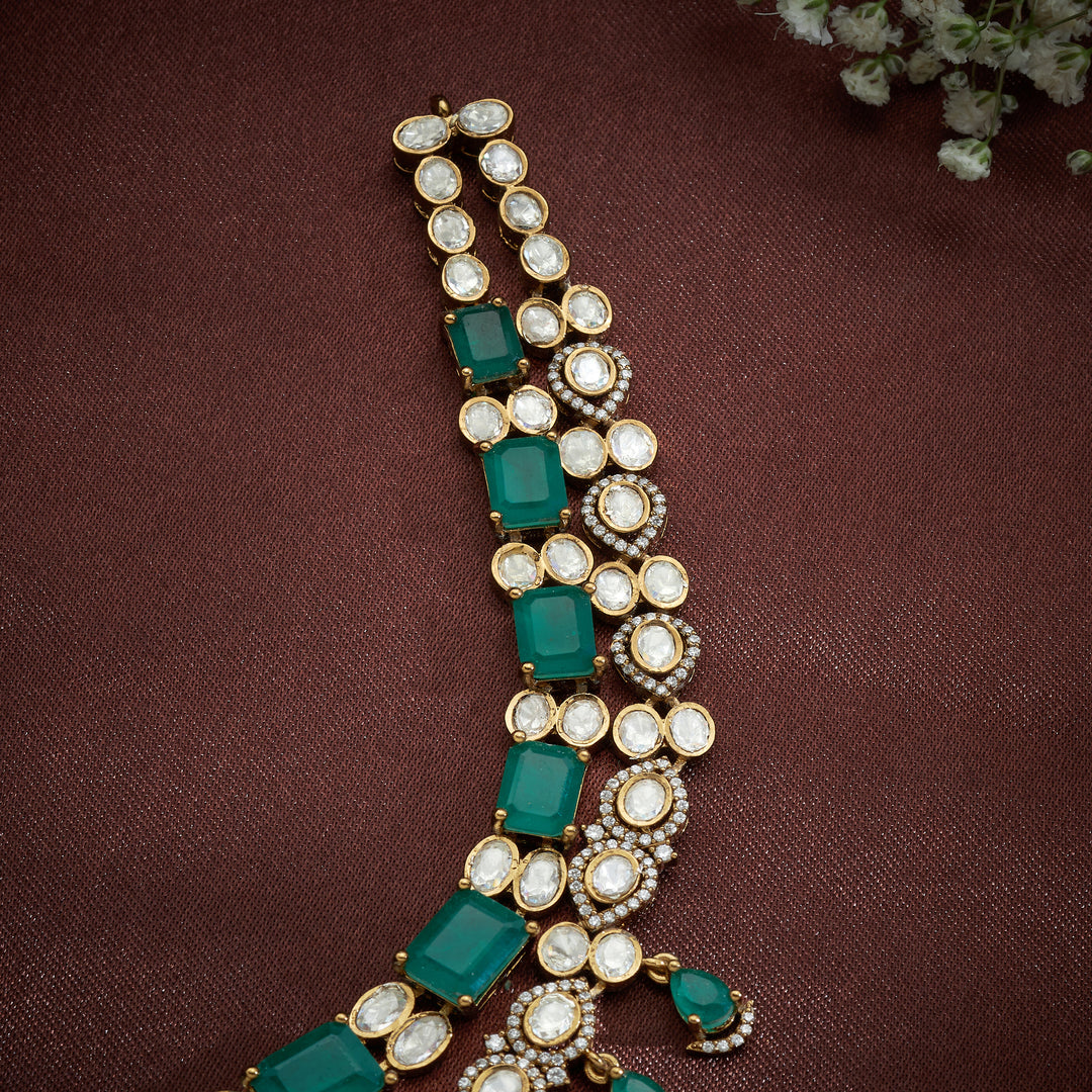 Pravika Victorian Necklace Set