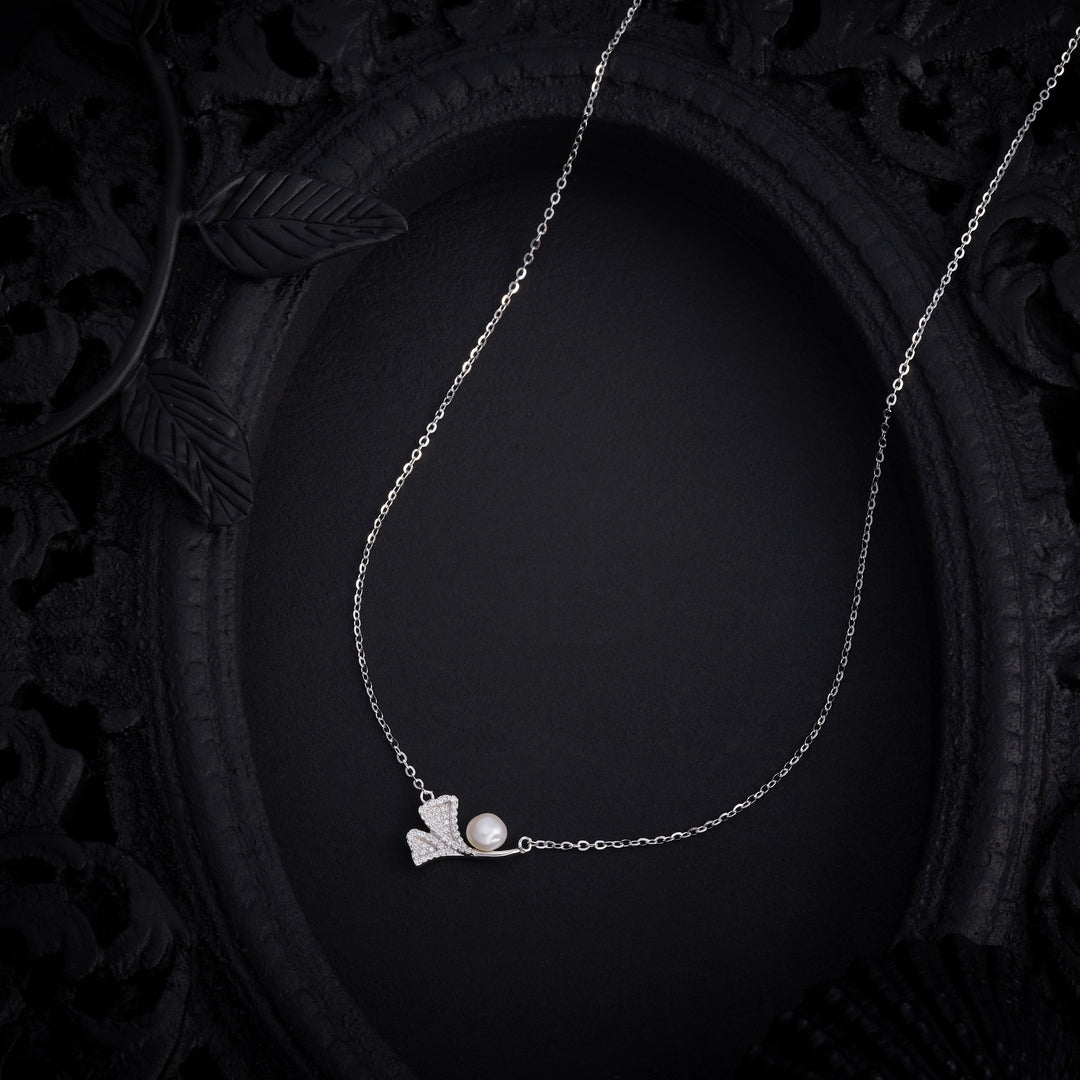 Pearl-Glow Chain Pendant