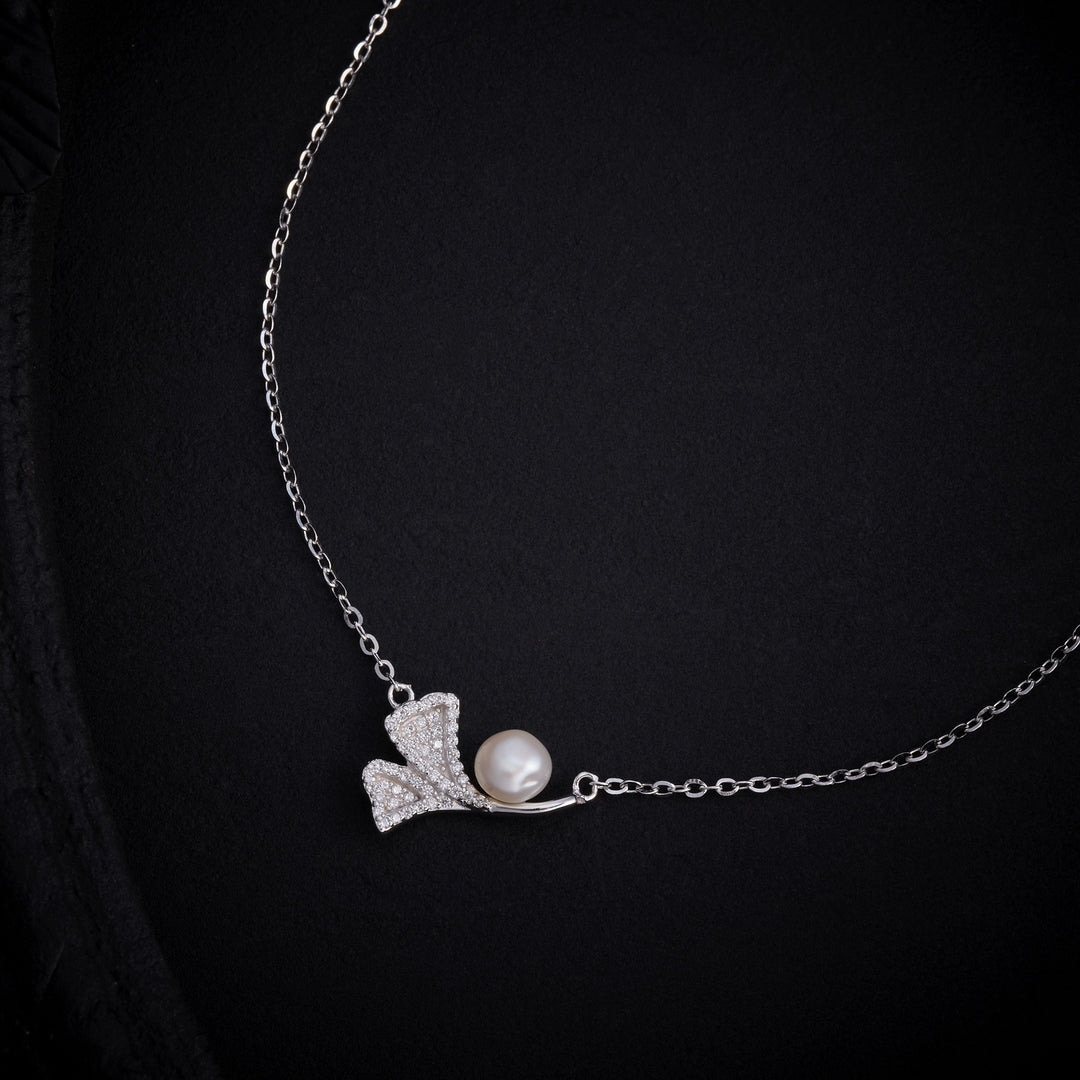 Pearl-Glow Chain Pendant