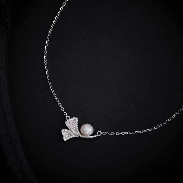 Pearl-Glow Chain Pendant