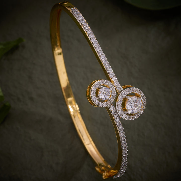 Novessa Loop Bracelet