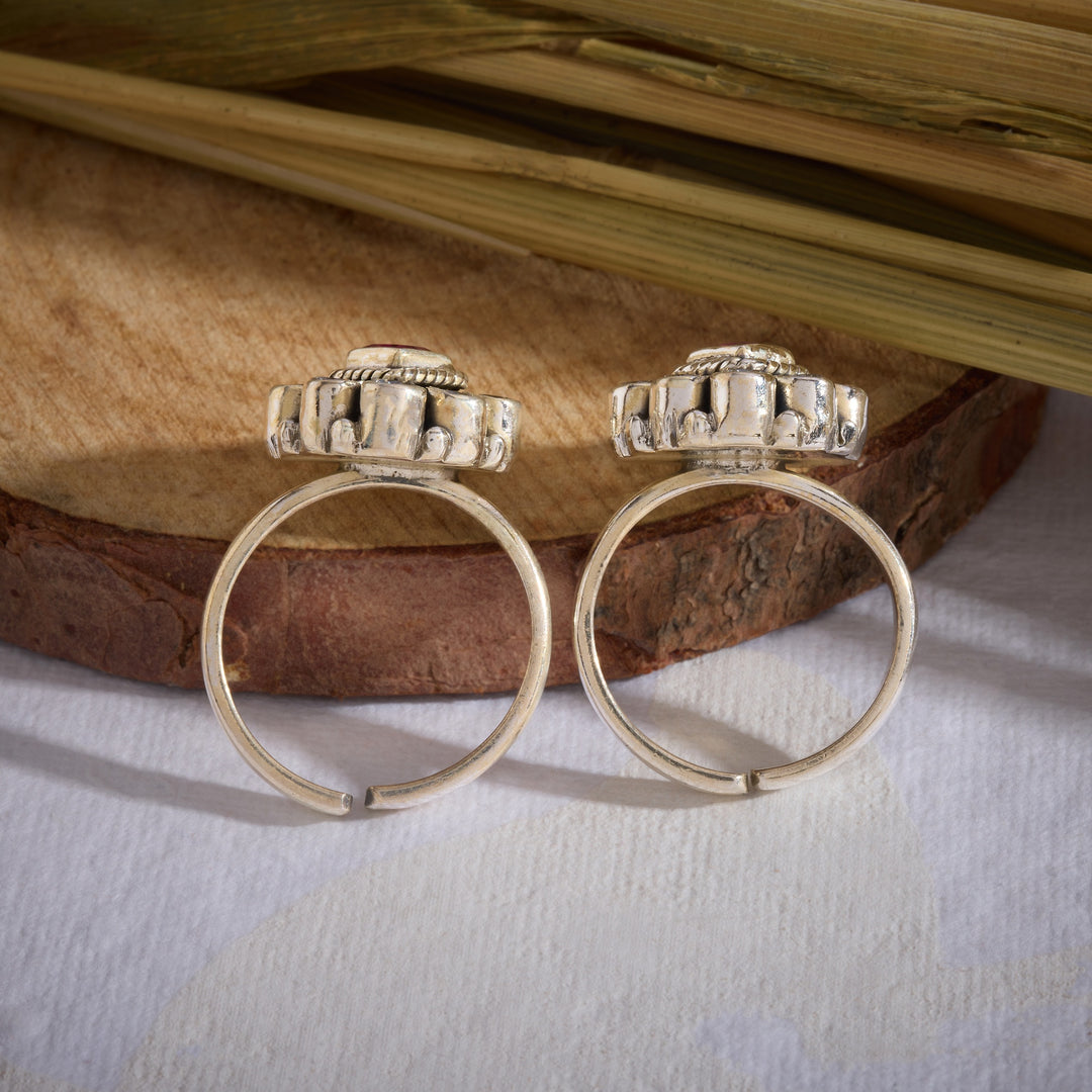 Square-Floral Toe Ring