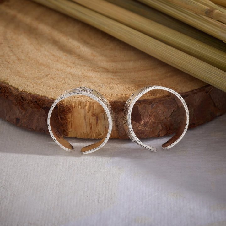 Frost Prism Toe Ring