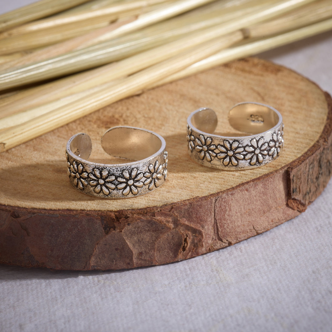 Floral Strip Toe Ring