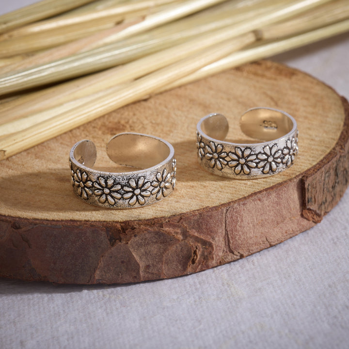 Floral Strip Toe Ring