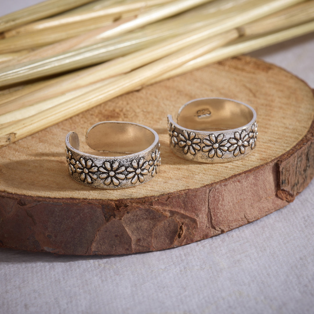 Floral Strip Toe Ring