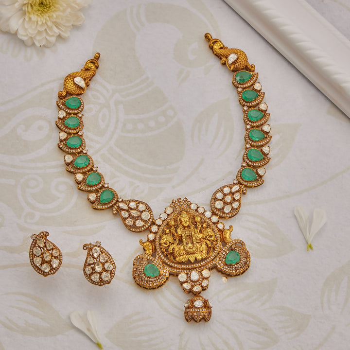 Dhananvita Victoria Necklace Set
