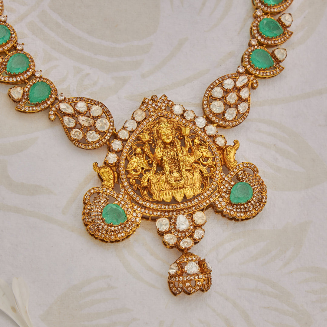 Dhananvita Victoria Necklace Set