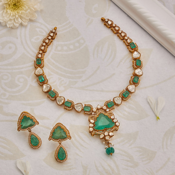 Triovya Victorian Necklace Set