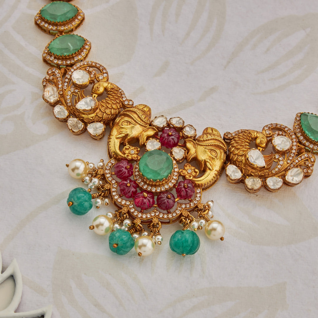 Peaflora Elegant Necklace Set