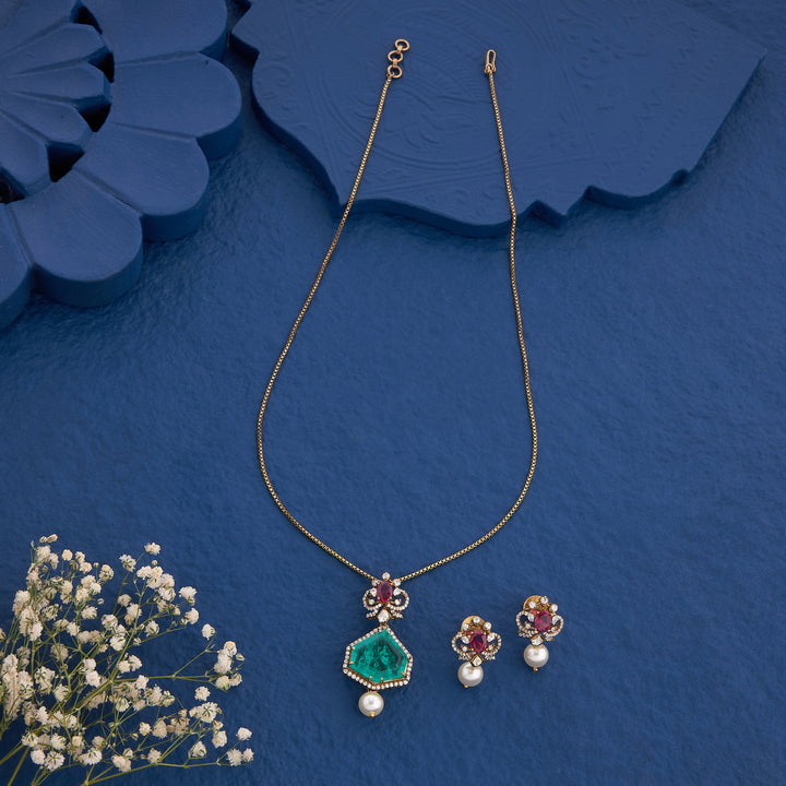 Rosebud Grove Chain Pendant Set