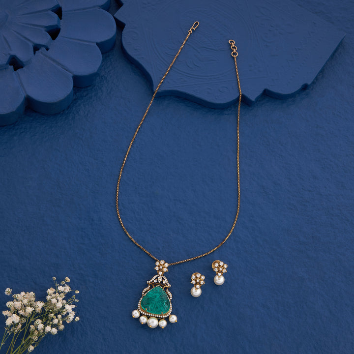 Chisel Green Chain Pendant Set