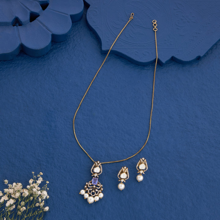 Radiant Iris Chain Pendant Set
