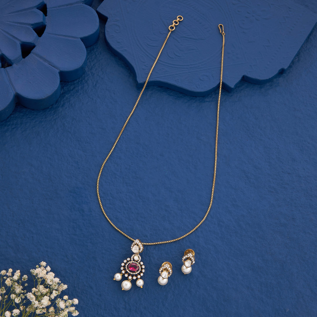 Lush Oasis Chain Pendant Set