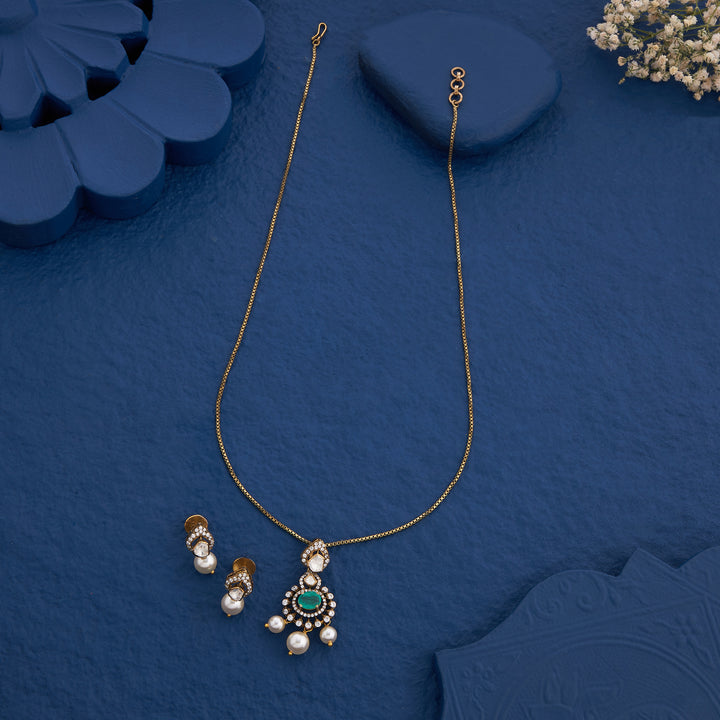 Lush Oasis Chain Pendant Set