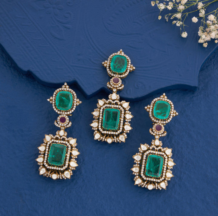 Emeralde Crestora Pendant Set