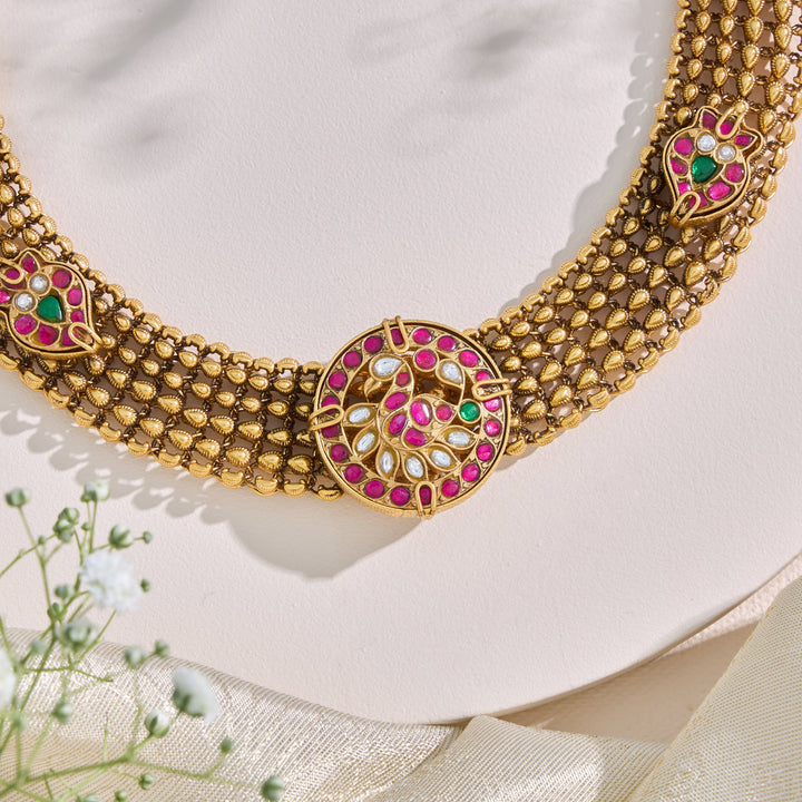 Varnika  Kundan Choker