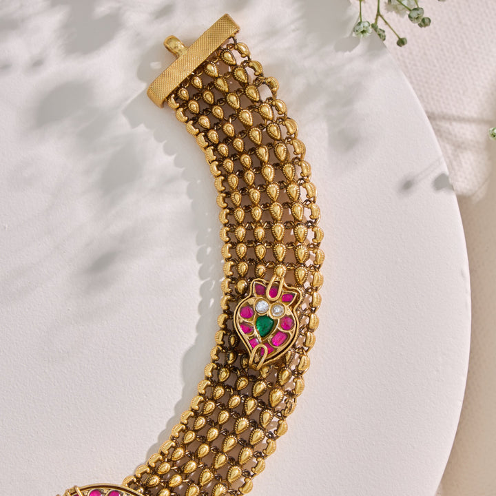Varnika  Kundan Choker
