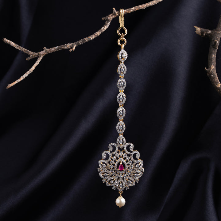 Swarnima Glint Maang Tikka